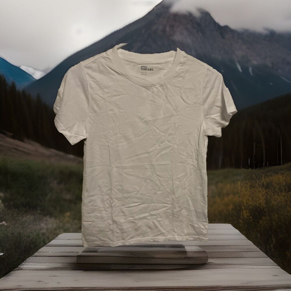 epic threads White Tee NWOT Size M Boys